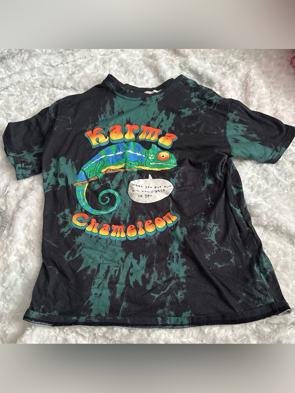 ROMWE Black and Green Karma Chameleon Graphic Tee